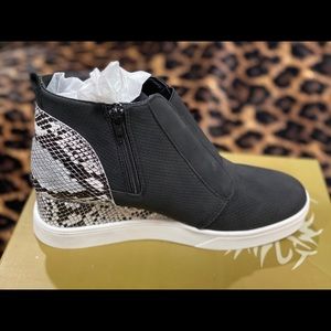NIB Black & Snakeskin Wedged Bootie Sneaker Sz 10